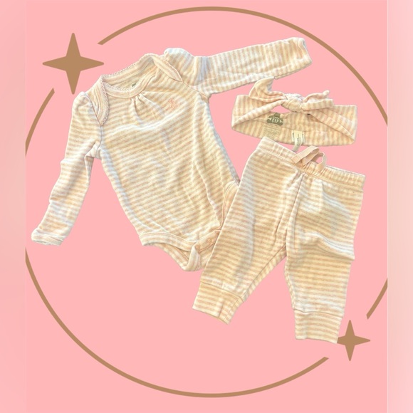 3 Baby Gap Outfits 0-3M - Picture 4 of 7